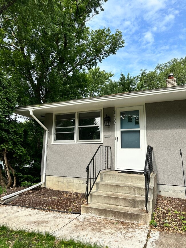 1705 Albert St N in St. Paul, MN - Building Photo - Building Photo