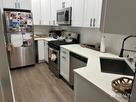 1402 N Greenview Ave in Chicago, IL - Building Photo
