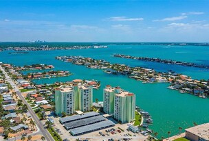 400 64th Ave in St Pete Beach, FL - Building Photo