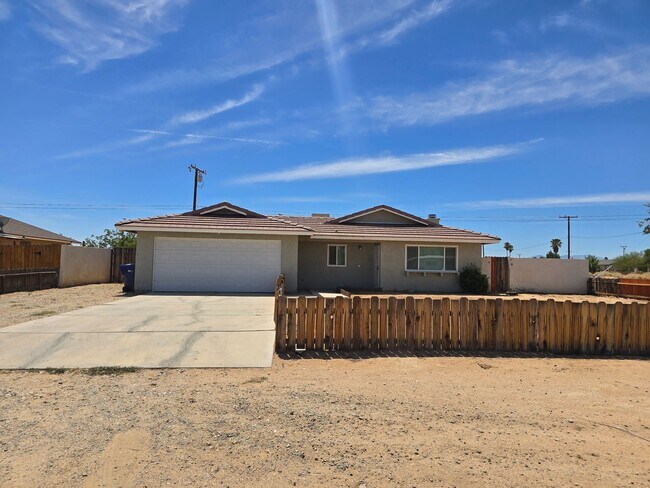 8710 S Loop Blvd in California City, CA - Building Photo - Building Photo