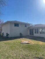 2123 Haig Ct in Palatine, IL - Building Photo