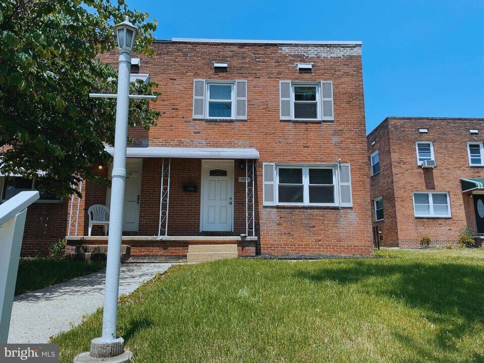 1718 Yakona Rd in Parkville, MD - Building Photo