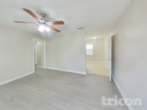 10506 Dodd Rd in Jacksonville, FL - Foto de edificio - Building Photo