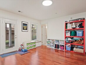 130 Rolling Trce in Falls Church, VA - Building Photo - Building Photo