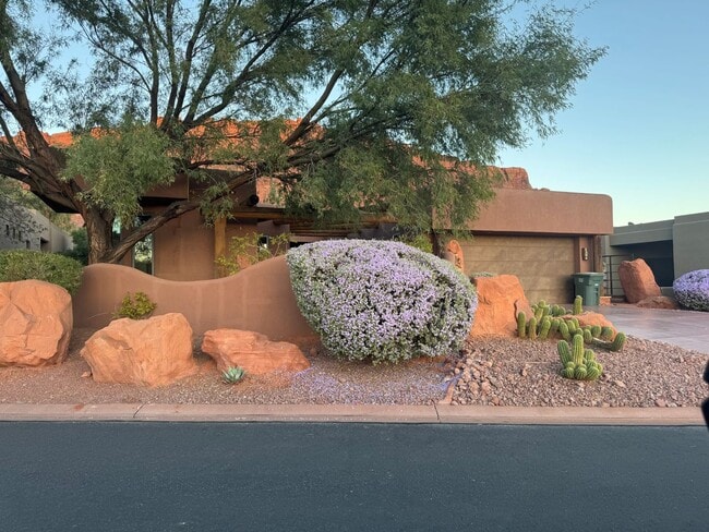 2336 Entrada Trail in Saint George, UT - Building Photo - Building Photo