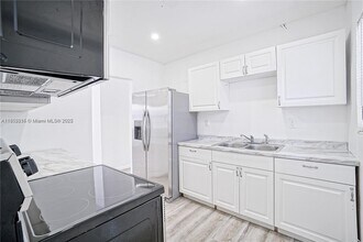 1110 NW 65th St in Miami, FL - Building Photo - Building Photo