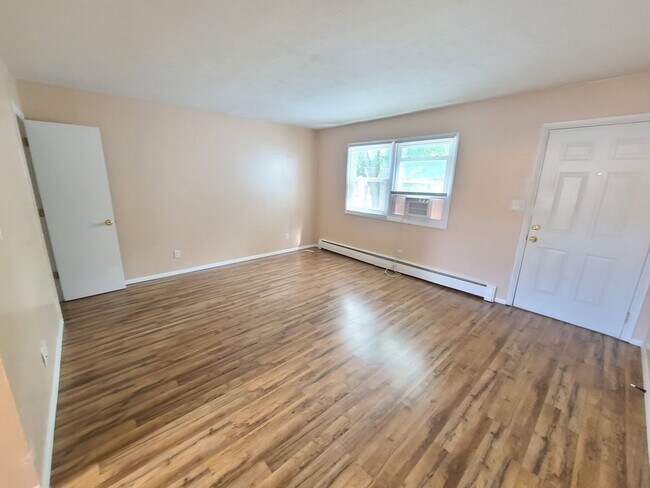 1329 N Linden St in Bloomington, IL - Building Photo - Building Photo