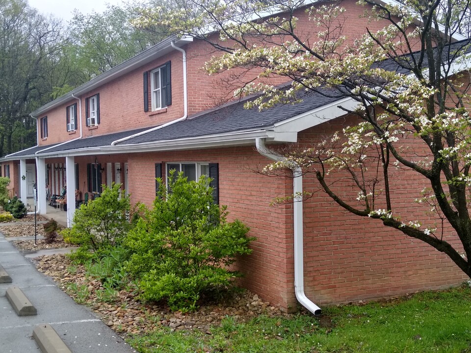 Tanglewood Apartments in Indiana, PA - Building Photo