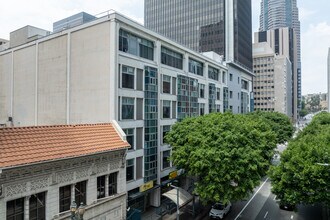 630 W 6th St in Los Angeles, CA - Building Photo - Building Photo