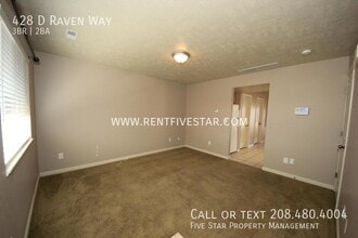 428 Raven Way in Pocatello, ID - Foto de edificio - Building Photo