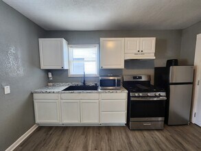 1427 Hays St in San Antonio, TX - Building Photo - Building Photo