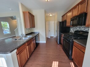 63 Melrose Ct in South Elgin, IL - Building Photo - Building Photo