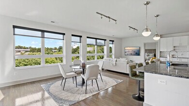 7370 Montcalm Dr in McLean, VA - Building Photo - Building Photo
