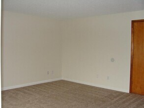 1644 Oak St SE in Albany, OR - Building Photo - Building Photo