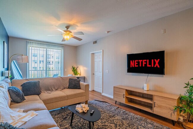 1275 E University Dr in Tempe, AZ - Foto de edificio - Building Photo