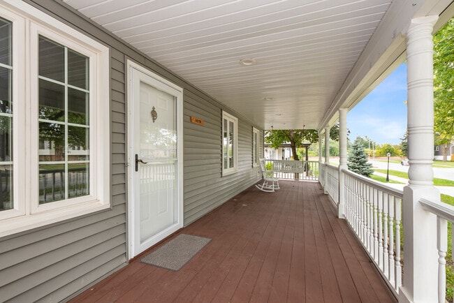 8818 Fairway Dr in Orland Park, IL - Building Photo - Building Photo