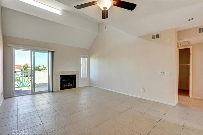 450 E 4th St, Unit 437 in Santa Ana, CA - Building Photo - Building Photo