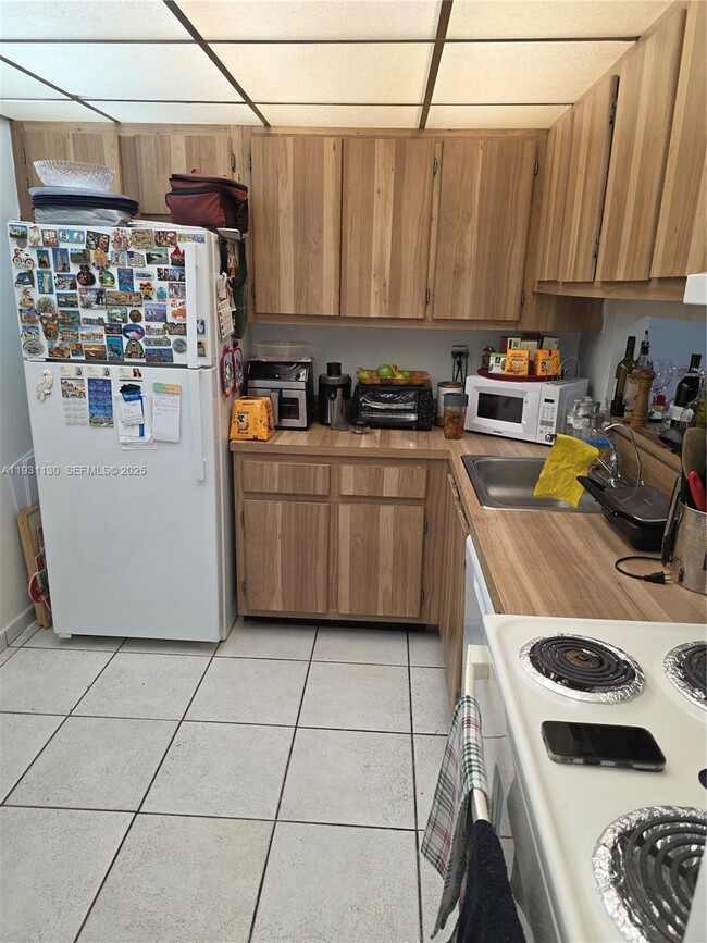 8035 SW 107th Ave in Miami, FL - Foto de edificio - Building Photo