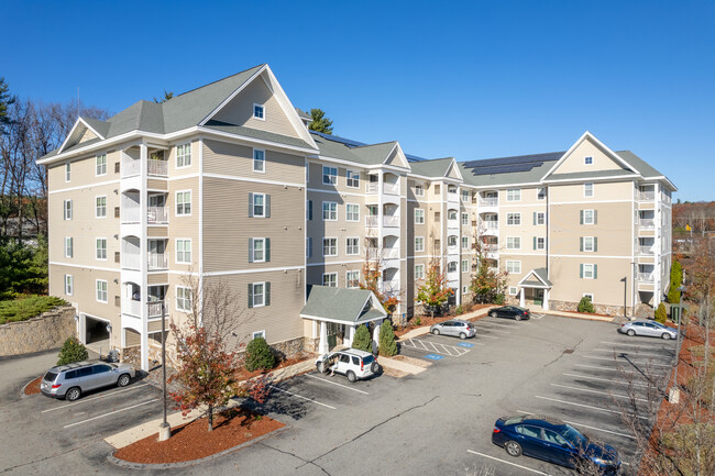 Village Green in Tewksbury, MA - Foto de edificio - Building Photo