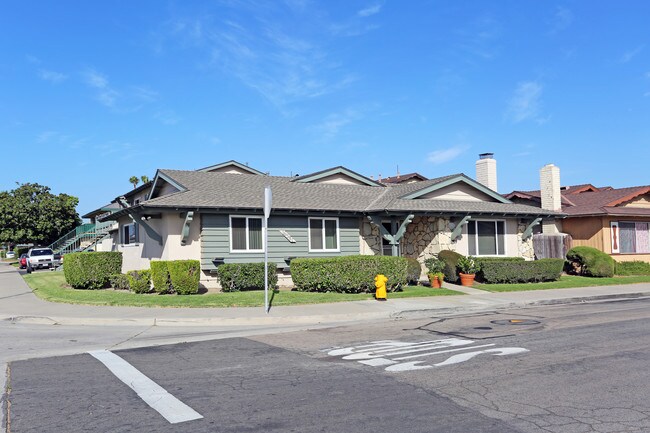 16581 Sabot Ln in Huntington Beach, CA - Building Photo - Building Photo