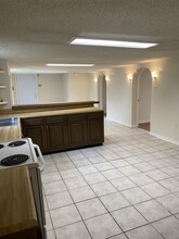 528 Aurora Ave, Unit A in Metairie, LA - Foto de edificio - Building Photo