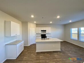 442 Orion Dr in New Braunfels, TX - Foto de edificio - Building Photo