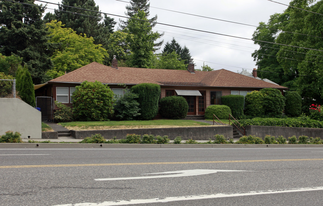 645-649 W Powell Blvd in Gresham, OR - Building Photo