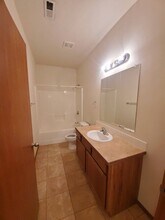1729 W Bemis St in Moses Lake, WA - Building Photo - Building Photo