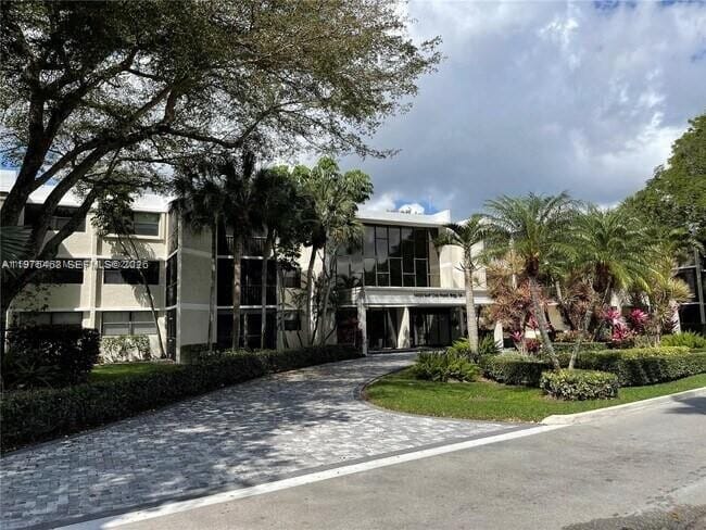 16500 Golf Club Rd in Weston, FL - Building Photo - Building Photo