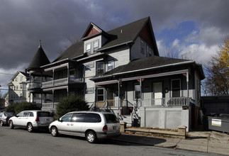 115-117 Illinois St in Central Falls, RI - Foto de edificio - Building Photo