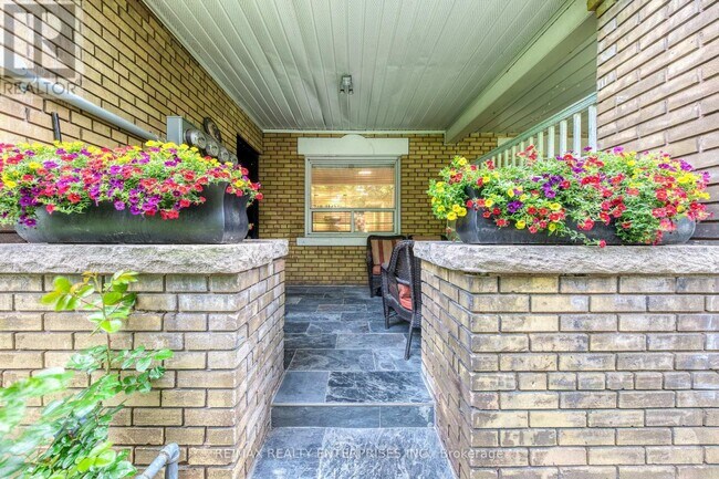 257-257 High Park Ave in Toronto, ON - Building Photo - Building Photo