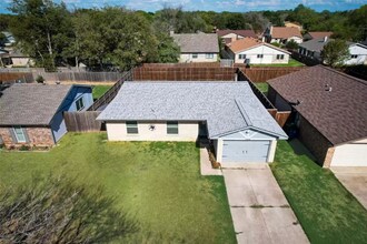 5408 Queen Ct in Lake Dallas, TX - Building Photo - Building Photo