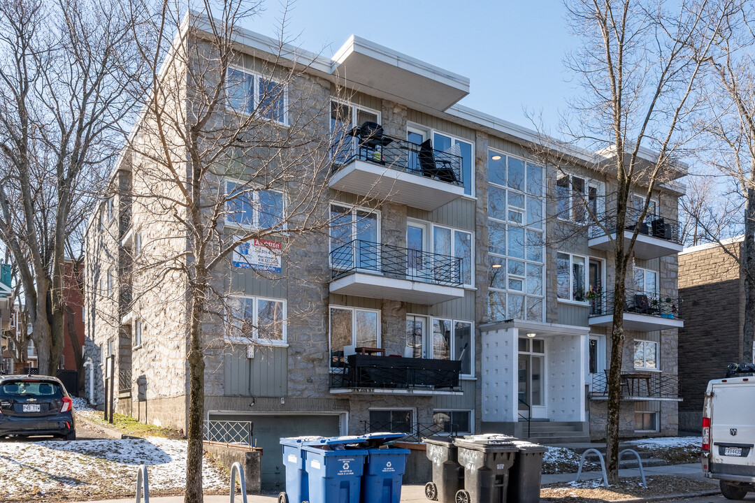 1315 Garnier St in Québec, QC - Building Photo