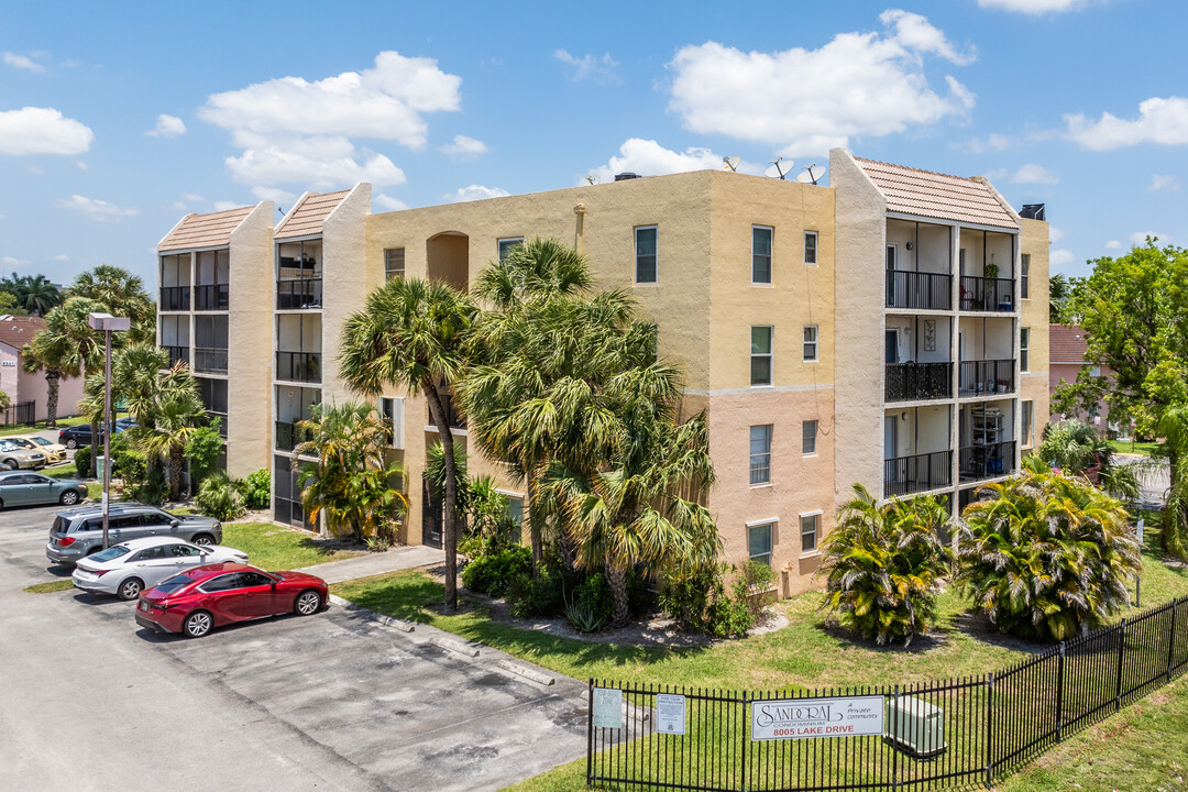 Sandoral Condominium in Doral, FL - Building Photo