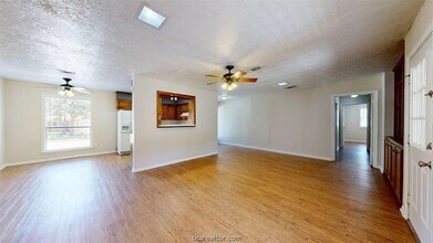 2812 Adrienne Dr in College Station, TX - Foto de edificio - Building Photo