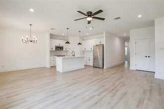 801 Stamps Ave in Fort Worth, TX - Building Photo - Building Photo