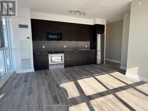 9471 Yonge St in Richmond Hill, ON - Building Photo - Building Photo