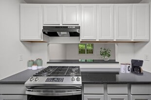 Colonial Hills Apartments in Monticello, NY - Building Photo