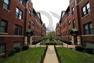 2706 N Spaulding Ave, Unit 2706-1 in Chicago, IL - Building Photo