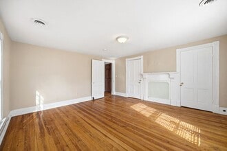 6 N Washington St in Staunton, VA - Building Photo - Building Photo