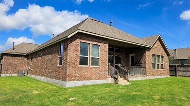 532 Stone River Dr in Austin, TX - Foto de edificio - Building Photo