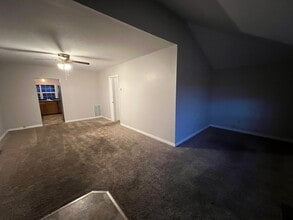 2051 Lavey St in Klamath Falls, OR - Foto de edificio - Building Photo