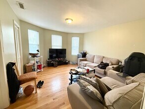 3977 Washington St in Boston, MA - Foto de edificio - Building Photo