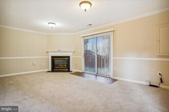9238 Lorton Valley Rd in Lorton, VA - Foto de edificio - Building Photo