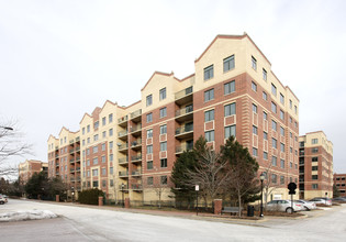 Village Center Condos in Mount Prospect, IL - Building Photo - Building Photo