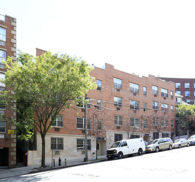 189 W Kingsbridge Rd in Bronx, NY - Building Photo - Building Photo