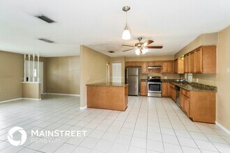231 Bougainvillea St NW in Palm Bay, FL - Foto de edificio - Building Photo