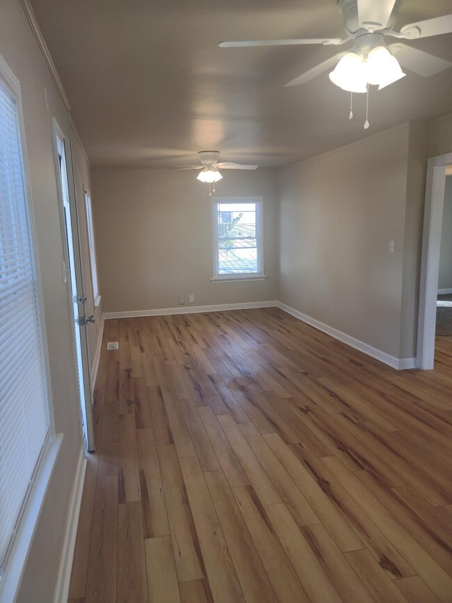 8902 Prospect St in Louisville, KY - Foto de edificio - Building Photo