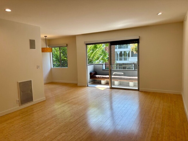 1250 N Kings Rd, Unit 301 in West Hollywood, CA - Foto de edificio