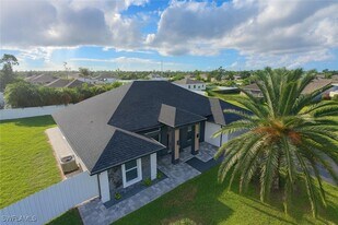 4000 NE 9th Ave in Cape Coral, FL - Building Photo